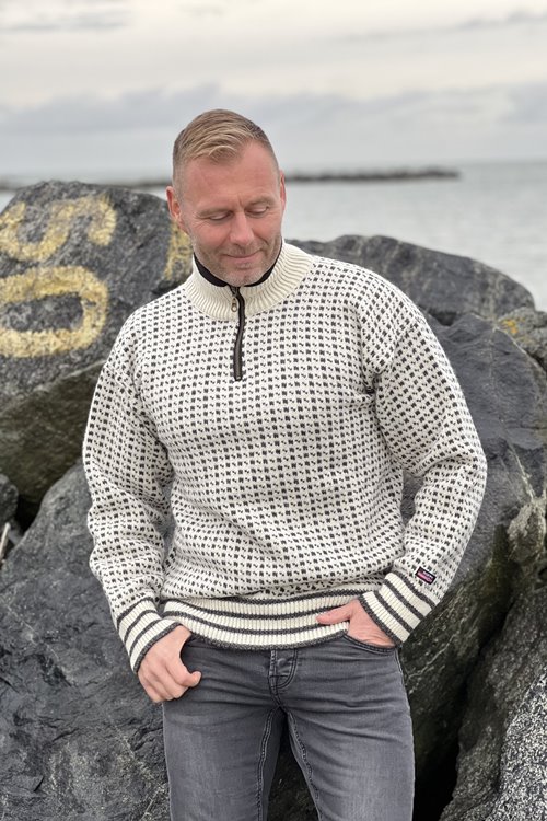 Original Icelandic sweater of 100% wool by NORWOOL