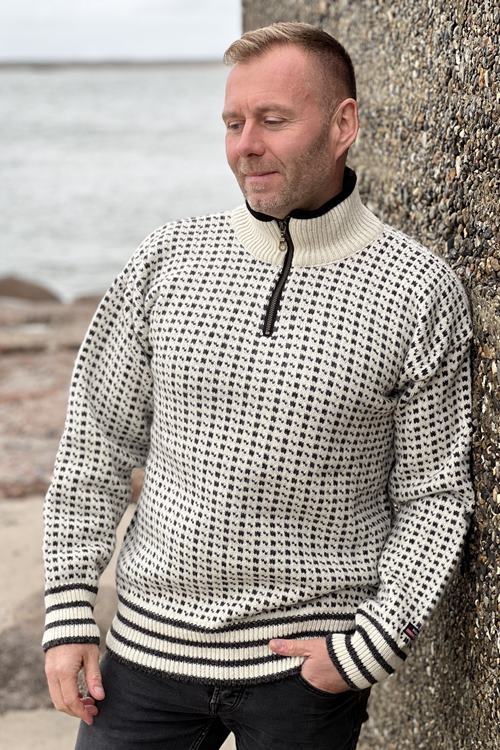 Varm wool sweater of 100% pure new wool by NORWOOL
