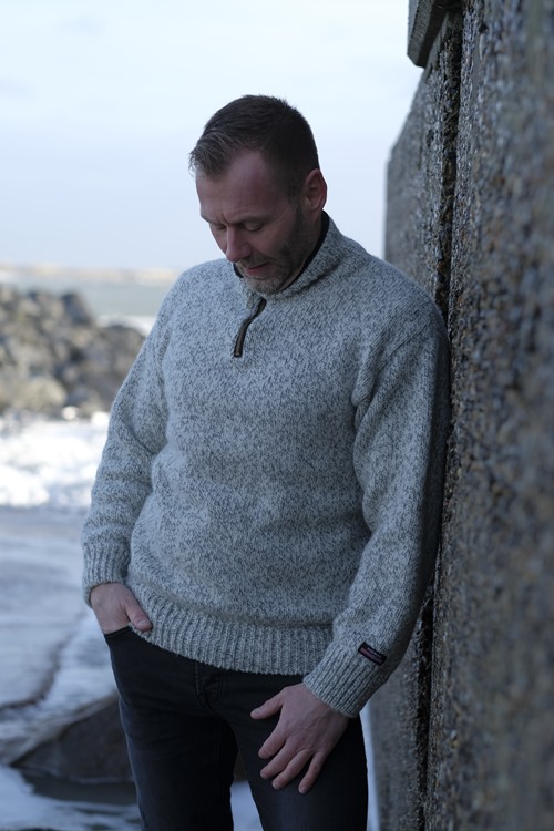 Original Icelandic sweater of 100% pure new wool by NORWOOL