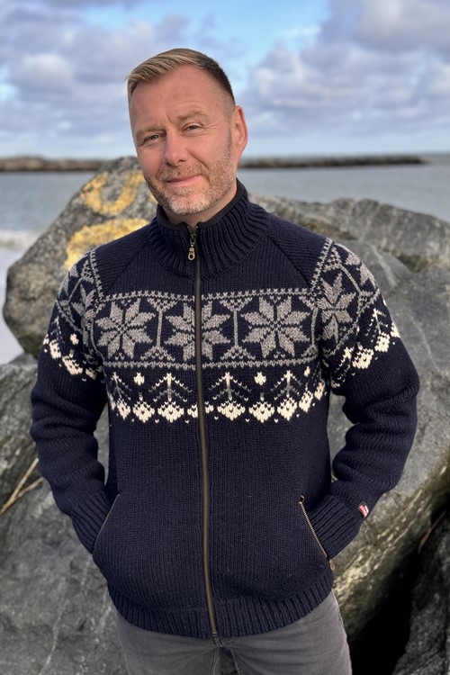 Original Norwegian cardigan by NORWOOL of 100 pure new wool