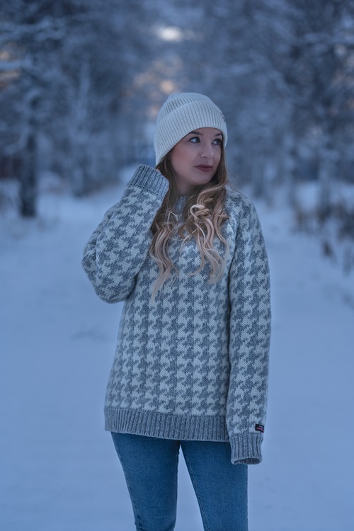 Heavy knitted norwegian sweater of 100% pure new wool